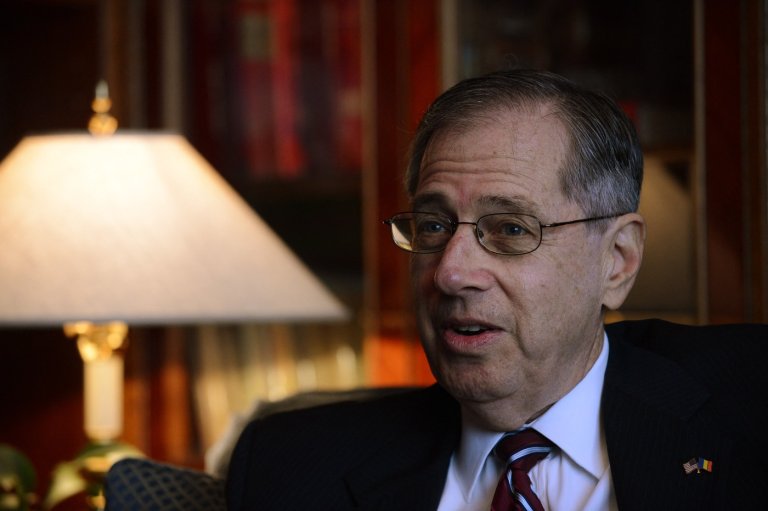 Fostul ambasador al Statelor Unite la București detaliază cum percep Moscova și Europa de Est hotărârea administrației Trump de a reduce efectivele militare din România.