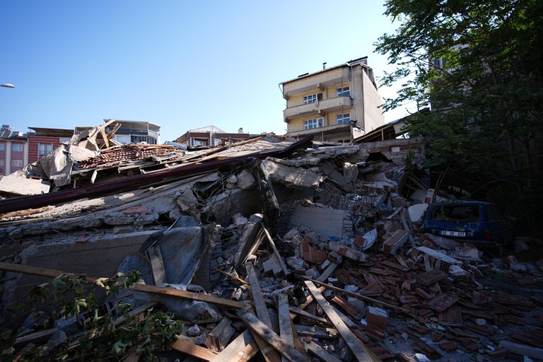 Seism de 6,1 în Turcia luni noaptea. Diverse construcții dărâmate