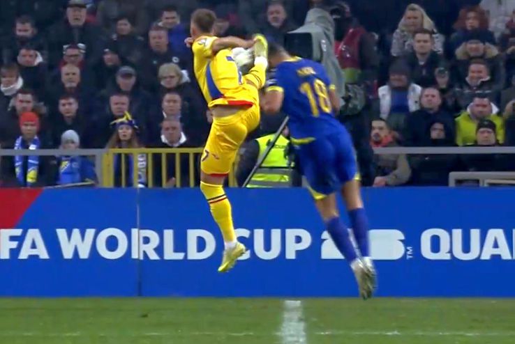 Incredibil! Drăguș, dat afară la doar două minute după ce a intrat pe teren » Alunecare riscantă