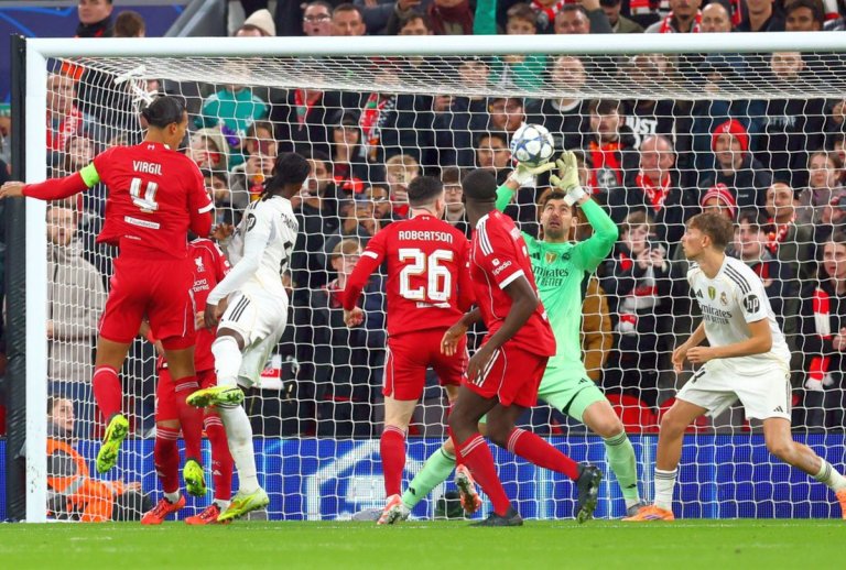 Liverpool a câștigat în confruntarea cu Real Madrid, datorită unei performanțe excepționale » Istvan Kovacs, implicat într-o controversă semnificativă