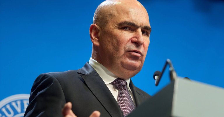 Cum răspunde prim-ministrul Bolojan celor care îl critică, numindu-l „Ilie Sărăcie”: Declarație despre creșterea taxelor și bugetarea partidelor