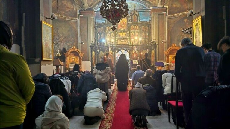 Eveniment la Monumentul Unirii din Alba Iulia: Călin Georgescu, confruntat cu provocarea „Marș la Moscova”