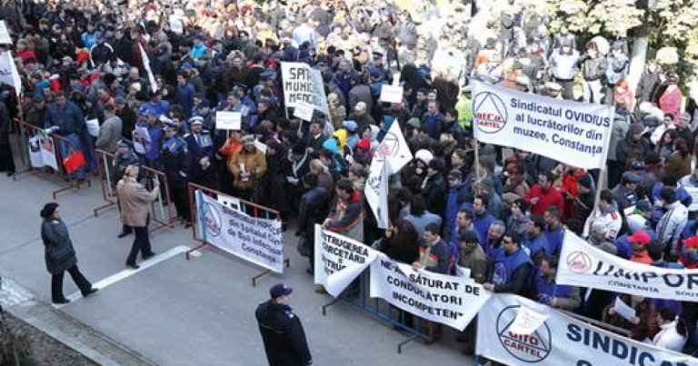 Sindicatele criticizează hotărârea Guvernului de a întrerupe compensația pentru prima zi de concediu medical: O limitare a dreptului la asistență socială.