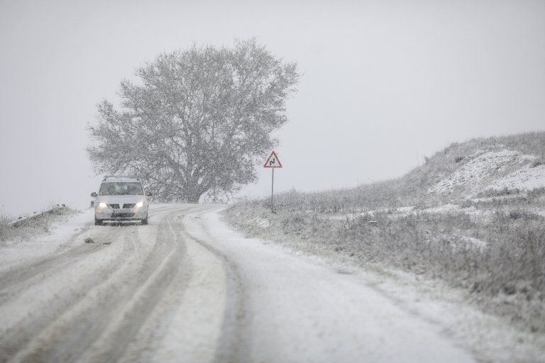 Nicușor Dan, reținut pe durata unei nopți în Paris. Cauzele pentru care aeronava militară Spartan, cu care a călătorit în Franța, nu poate să se întoarcă în țară.