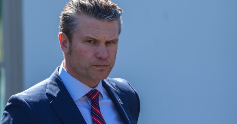 Pete Hegseth, liderul Pentagonului, făcând mișto de sistemul de apărare aeriană al Rusiei în Venezuela.