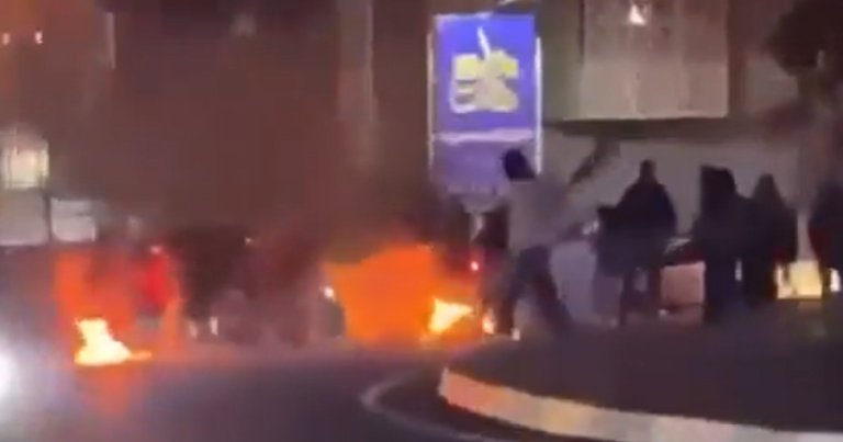 Protestele persistă în Iran pentru a șasea zi la rând: Cetățenii strigă „Moarte dictatorului” în contextul situației economice dificile.