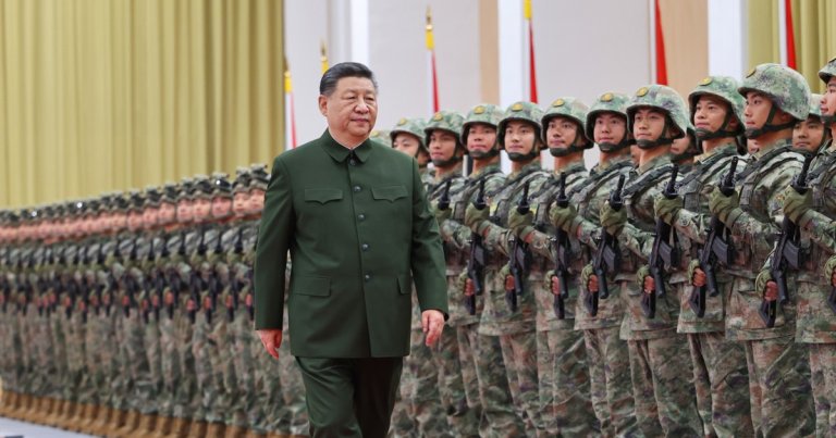 Secrete și „trădare nucleară”: aspectele din spatele epurării militare sub conducerea lui Xi Jinping. Președintele chinez are acum control total asupra statului.