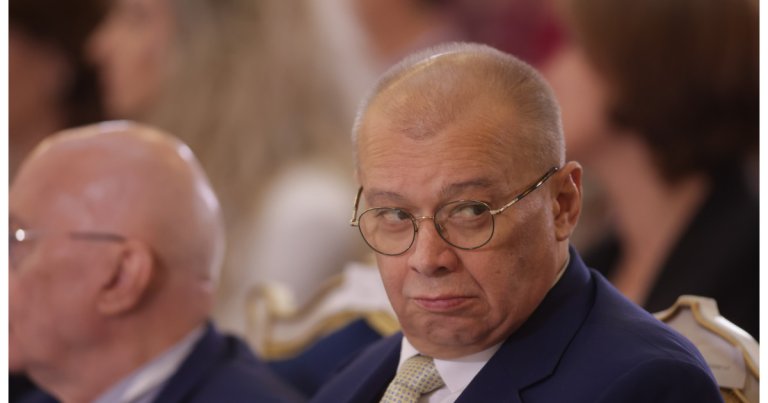 Nicușor Dan l-a demis pe Dan Mihalache din poziția de ambasador al României în Cipru.