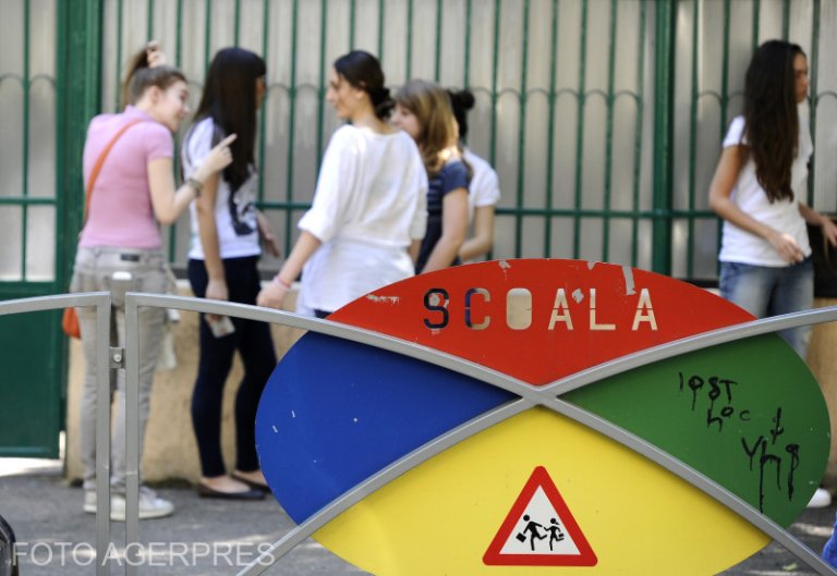 Baremul de corectare pentru Evaluarea Națională 2026 la Limba Română, clasa a VIII-a, va fi disponibil la ora 15:00.