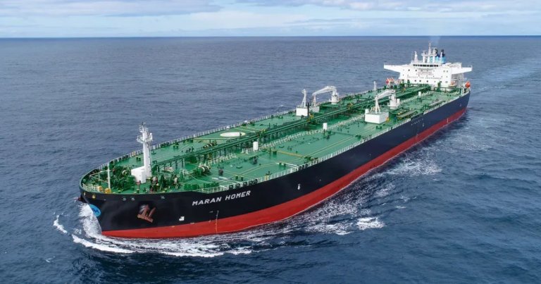 Petrolier elen cu navigator român la bord, tamponat în Marea Neagră. Care este condiția echipajului?