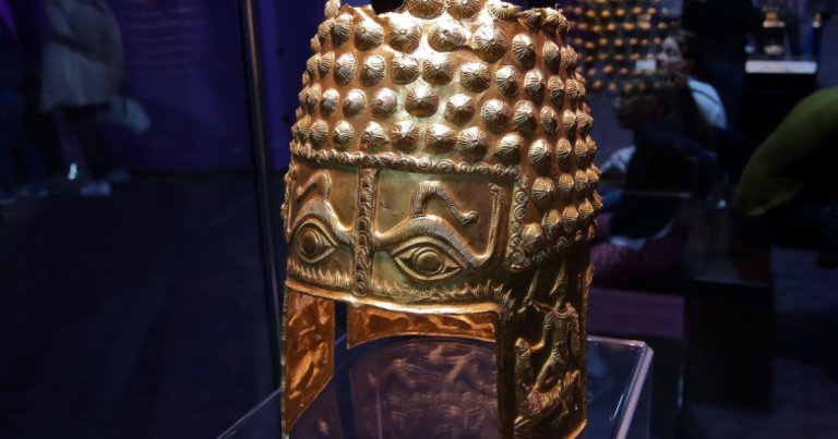 Coiful provenit de la Coțofenești și brățările dacice sustrase din muzeul Drents din Olanda au fost restituite