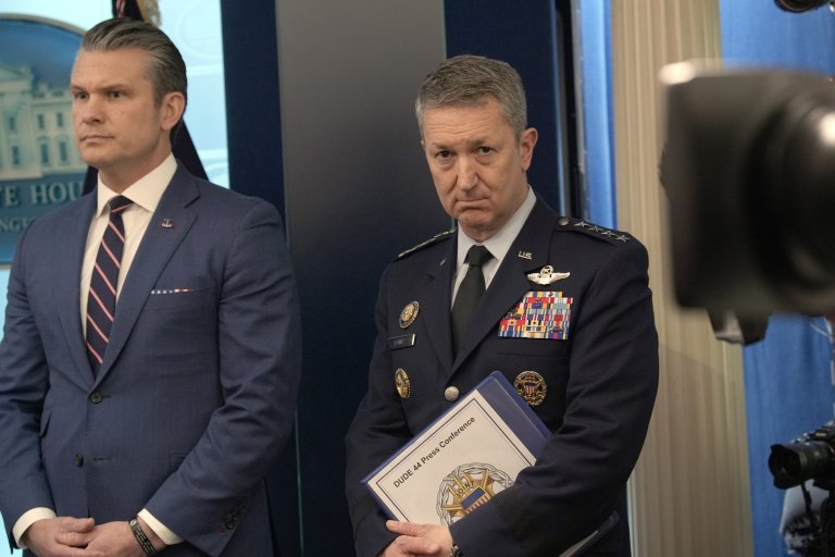 Detaliul pe care forțele armate americane doresc să-l mențină secret. Generalul Caine a refuzat să-i răspundă lui Trump în prezența presei.