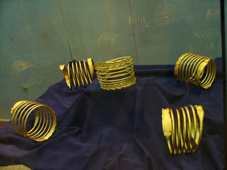 Tezaurul dacic în valoare de 2 milioane de euro, sustras din Munții Orăștiei și comercializat pe piața ilegală: legături cu „cartelul sârbo”