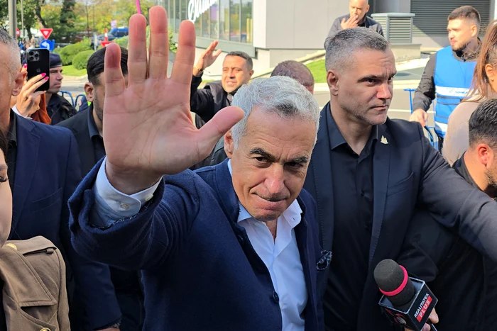 Călin Georgescu, acuzat de „antinaționalism” de către Bolojan. Corelații ciudate între întreruperile de sarcină și anularea scrutinelor.