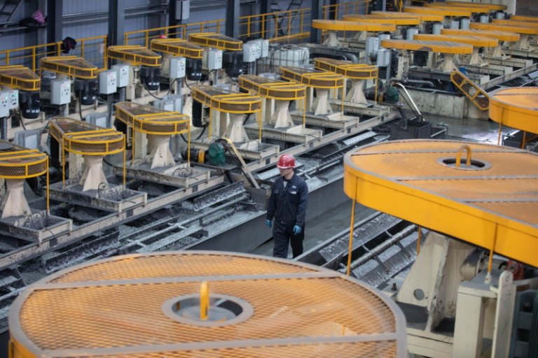 Efectele distrugătoare ale sistemului economic chinez: În ce măsură contribuie măsurile lui Xi la colaps...