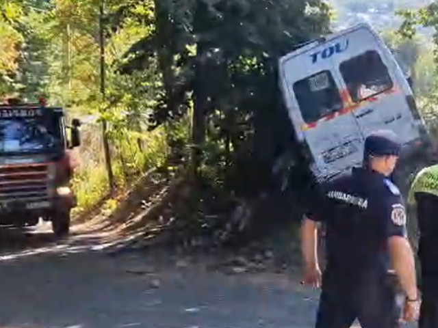 Accident grav cu microbuzul echipei Dinamo 2: Adrian Ropotan a suferit răni, o persoană a decedat. A fost activat Planul Roșu.