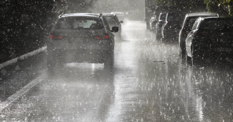 Cod galben de precipitații și furtuni în 26 de județe și București. Previziunea meteorologică pentru săptămâna următoare.
