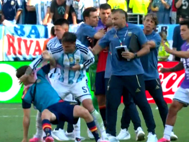 Conflict după meciul Spania - Argentina 1-0: Gavi și Paredes s-au luat la bătaie! Scene uimitoare