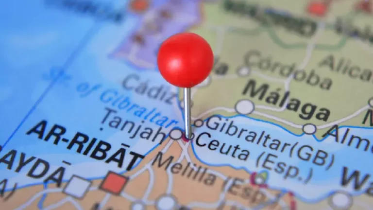 Ce funcție are Ceuta în migrarea către Europa: studierea unei crize perpetue
