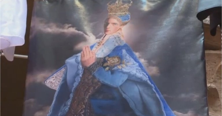 Controversă în Italia după ce o româncă a ilustrat-o pe Fecioara Maria având trăsături androgine. Cum se explică...