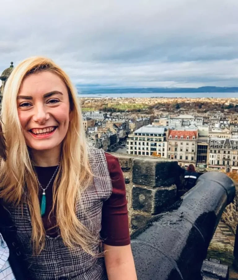 O româncă își dezvoltă o carieră în lawtech în Marea Britanie: „Este o comunitate extrem de multiculturală”
