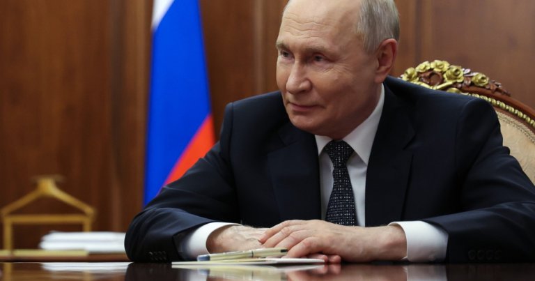 Restricții în reședințe și feronerie: deplasarea lui Vladimir Putin într-un oraș din Rusia, însoțită de...
