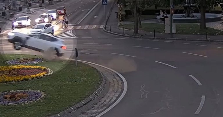 Șoferul responsabil pentru decesul a două persoane în Brașov a fost arestat. Comunicatul Poliției referitor la condiția sa medicală în...